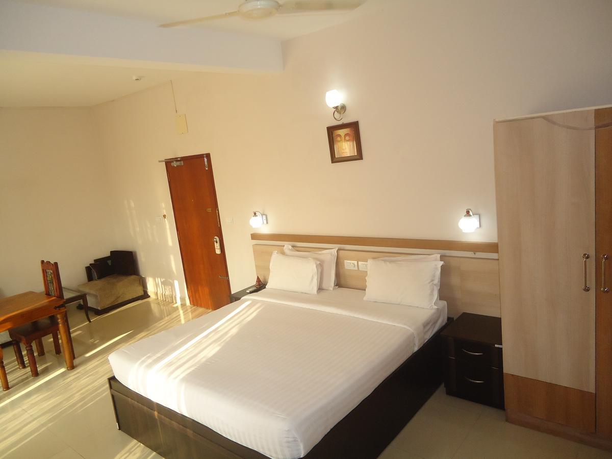 Parassinikkadavu Hotel Polariz מראה חיצוני תמונה
