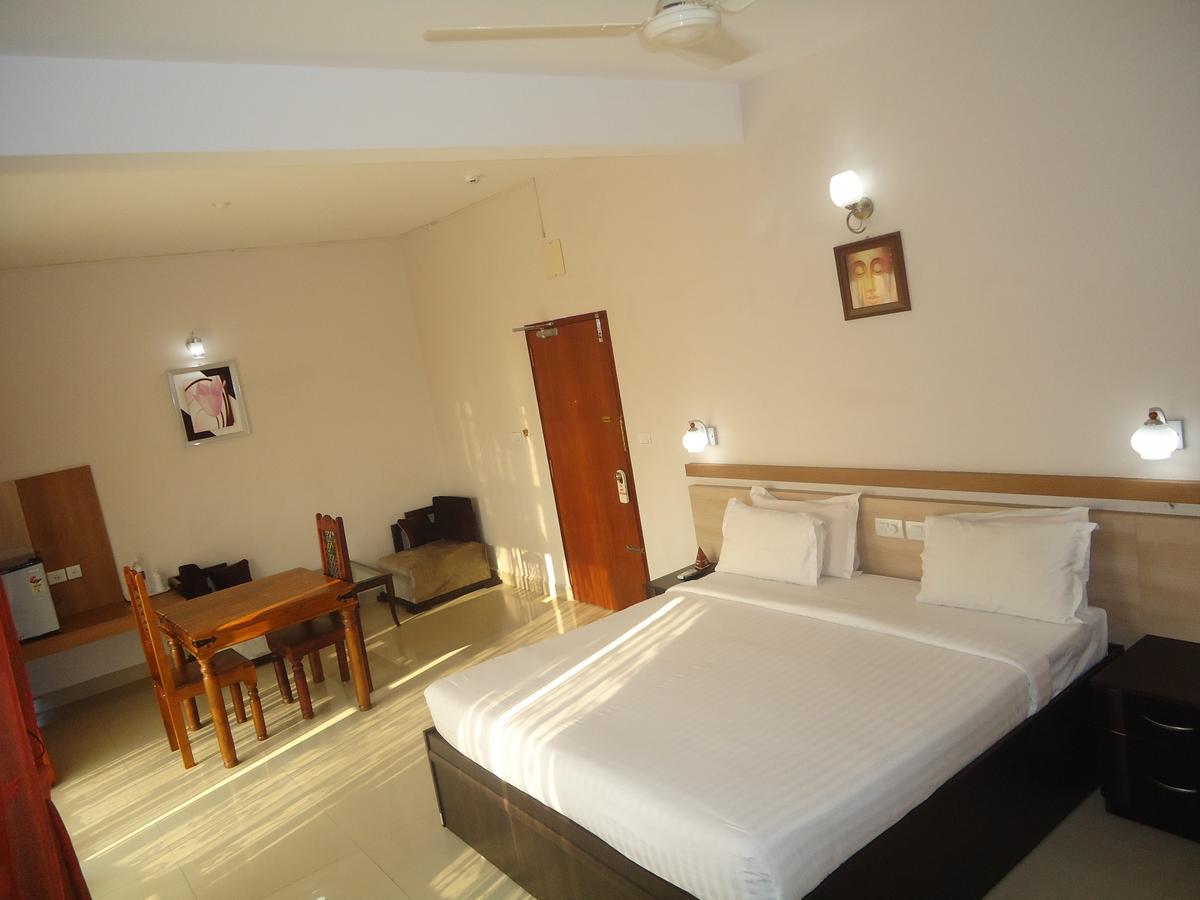 Parassinikkadavu Hotel Polariz חדר תמונה