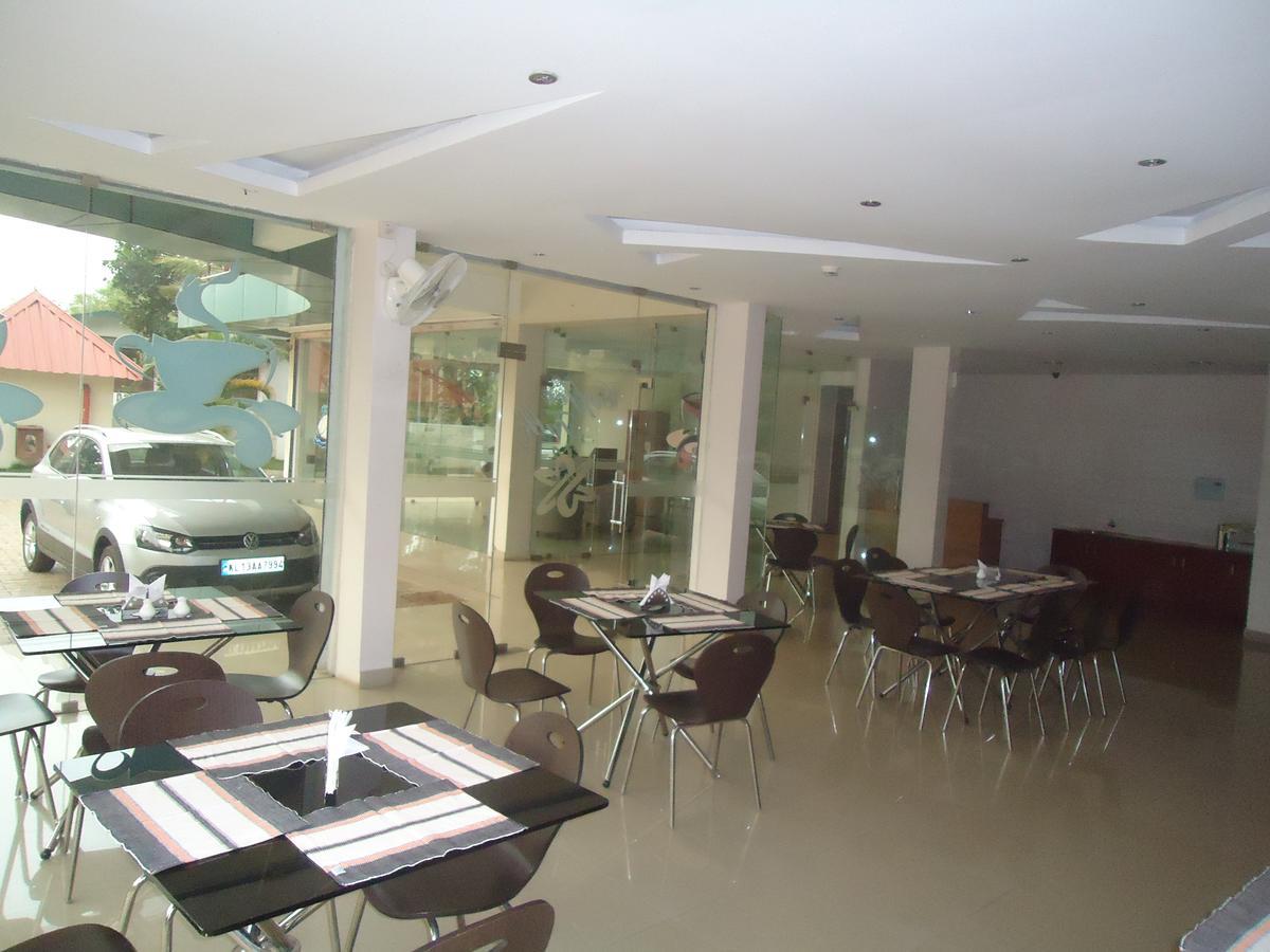 Parassinikkadavu Hotel Polariz מראה חיצוני תמונה