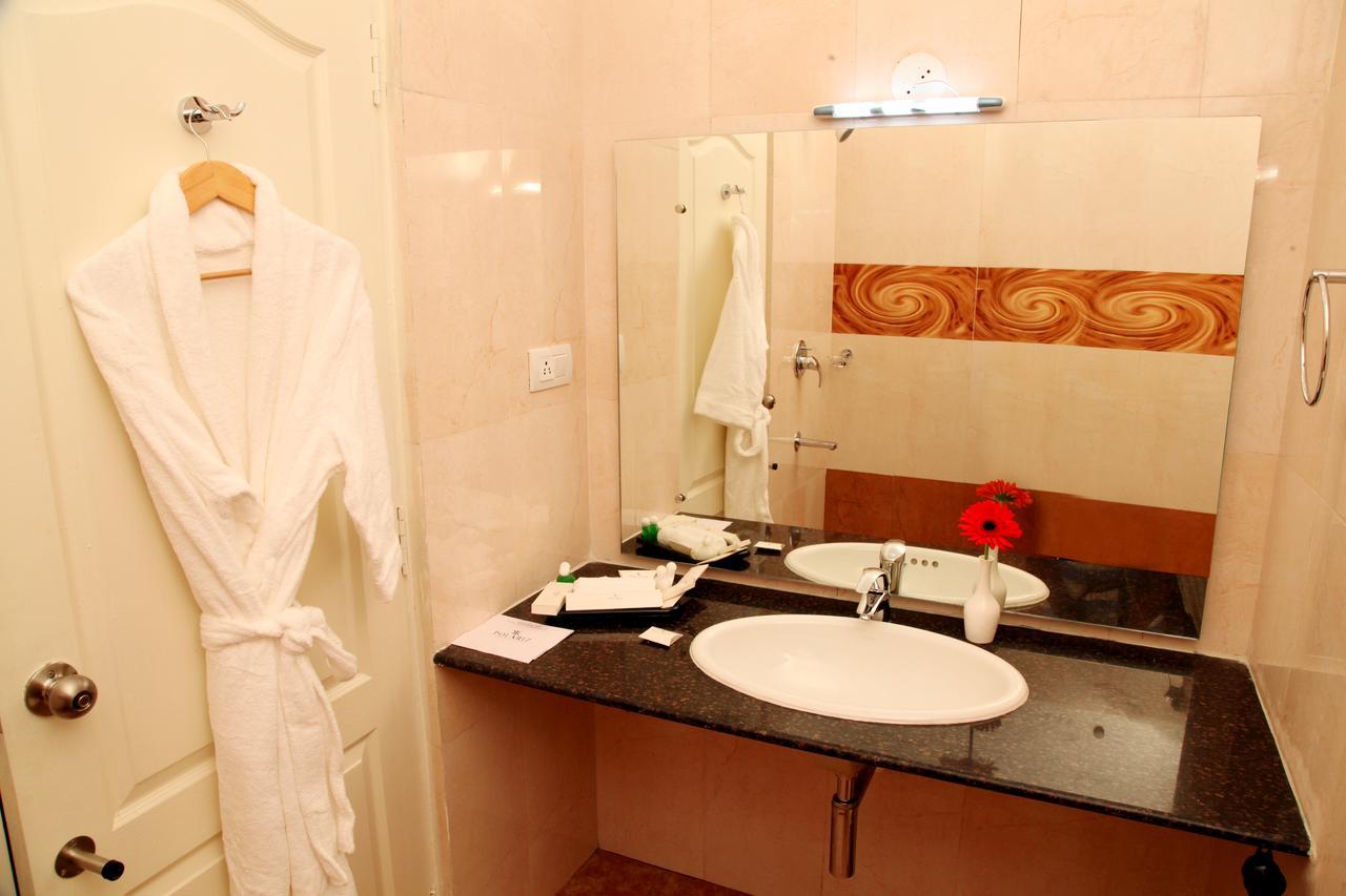 Parassinikkadavu Hotel Polariz מראה חיצוני תמונה