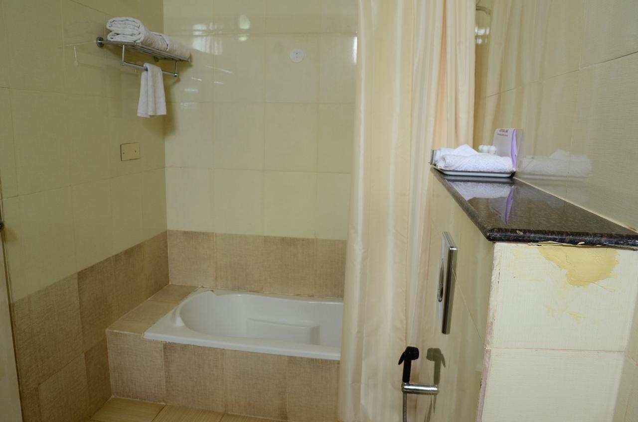 Parassinikkadavu Hotel Polariz מראה חיצוני תמונה